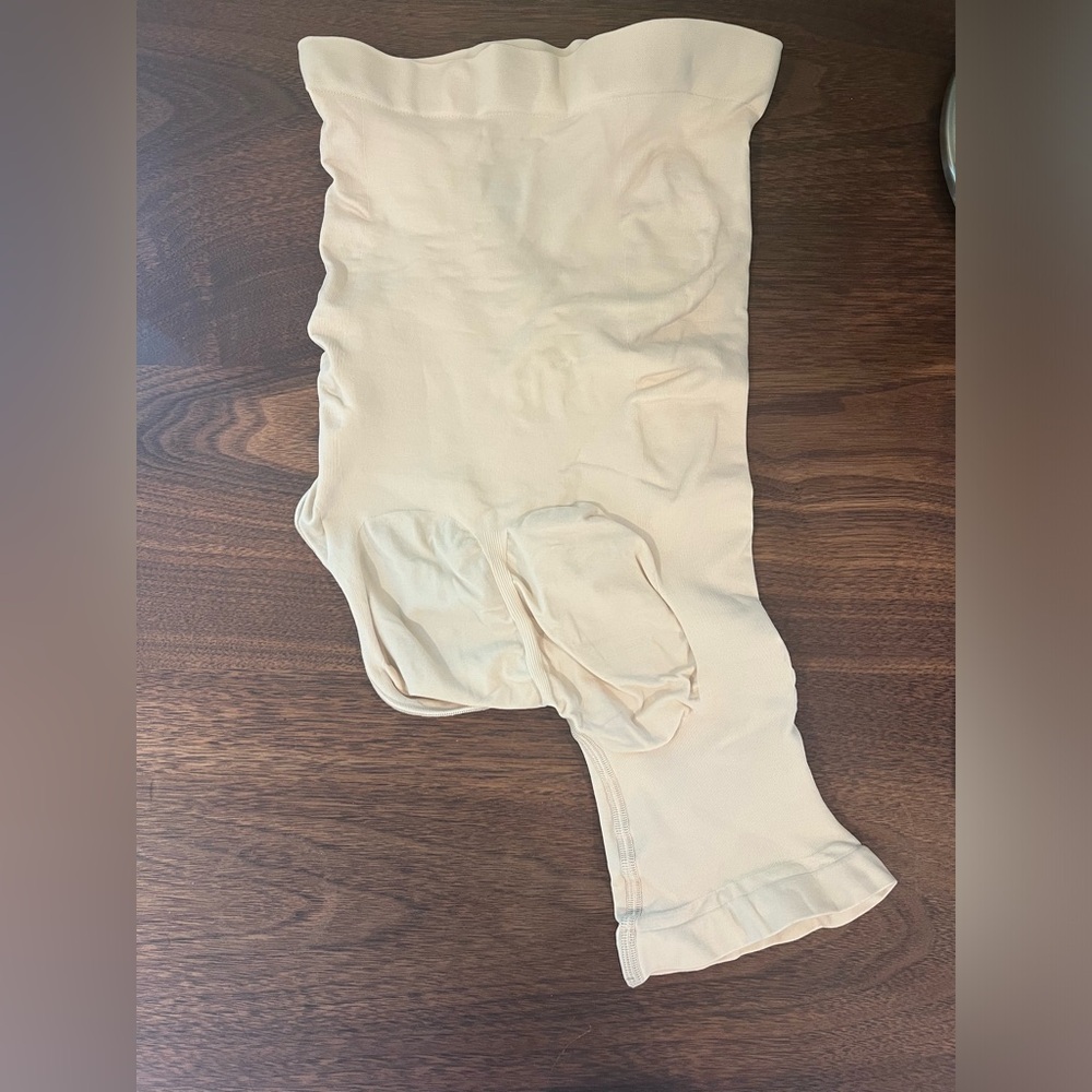 SOLD Seamless sculpt solution short left leg exposed in sand